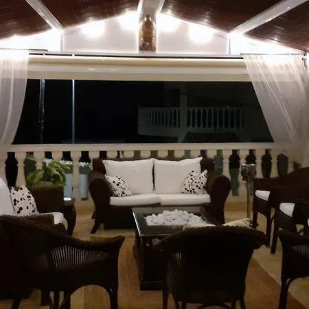 Villa Laguna